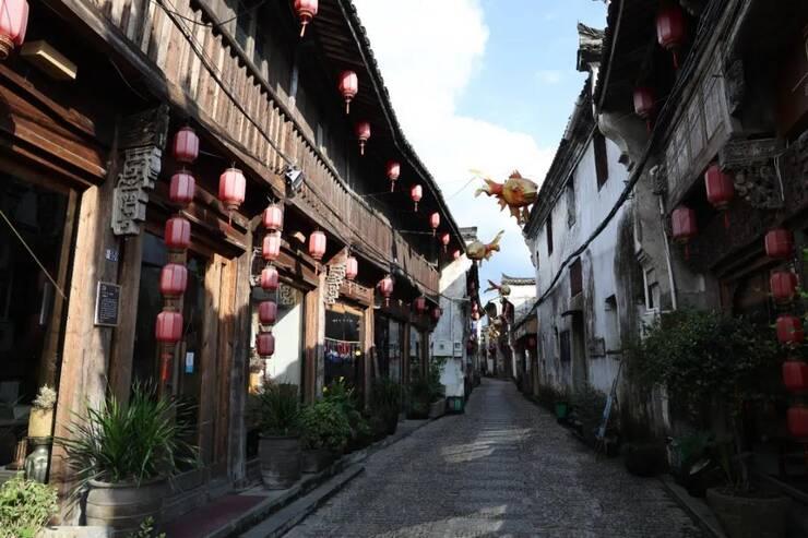 海口三港因大雾暂时停运预计持续至上午,船票有效复运后顺延登船